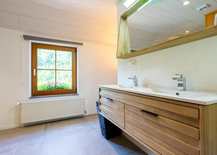 Bills Lodge, Le Plaisir De La Riviere A 2 Minutes Du Centre! * לה רושה - אן - ארדן